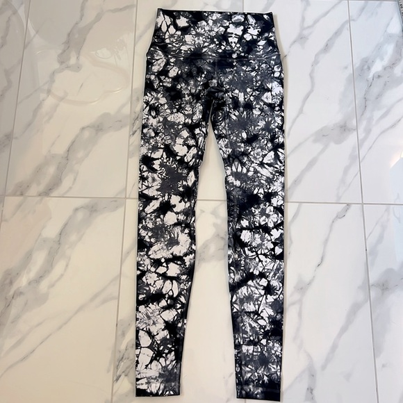 Lululemon Wunder Under Pant Hi-Rise Shibori Tie Dye White & Black Leggings 6 - Picture 2 of 14